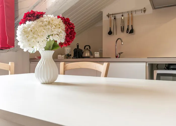 Apartamento [centro-via Garibaldi] Elegante Mansarda Con A/c