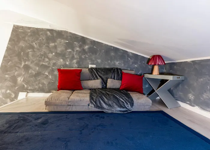 [centro-via Garibaldi] Elegante Mansarda Con A/c