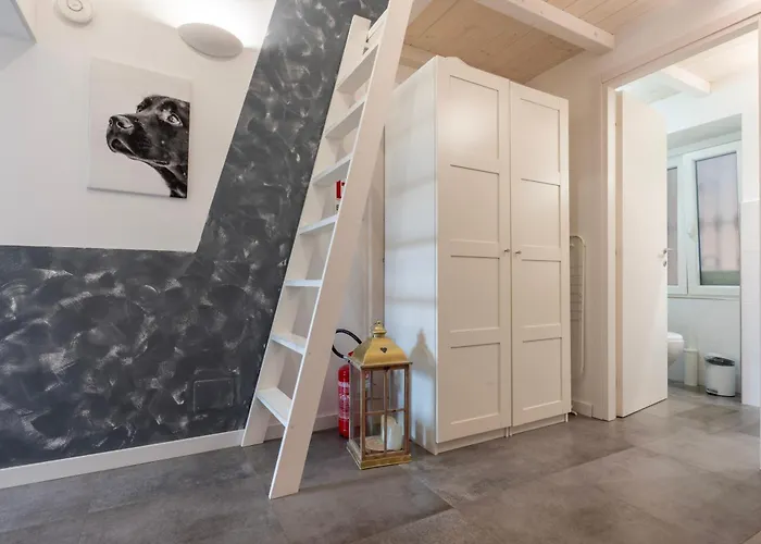 Centro-via Garibaldi Elegante Mansarda Con A/c Апартаменты
