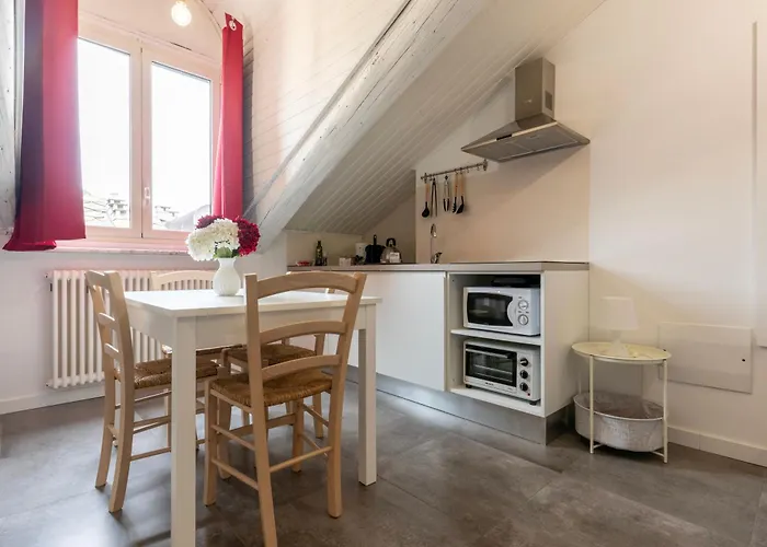 Apartamento [centro-via Garibaldi] Elegante Mansarda Con A/c