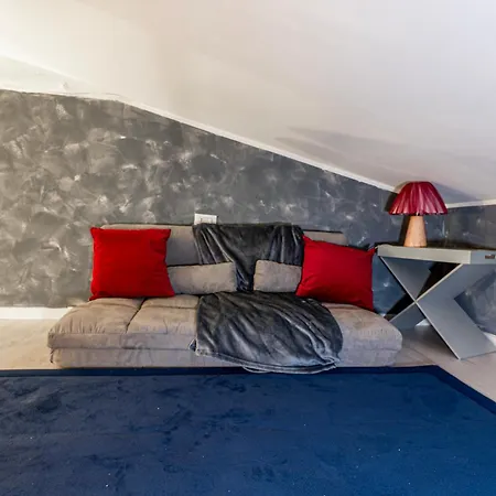 [centro-via Garibaldi] Elegante Mansarda Con A/c