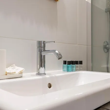 [centro-via Garibaldi] Elegante Mansarda Con A/c *