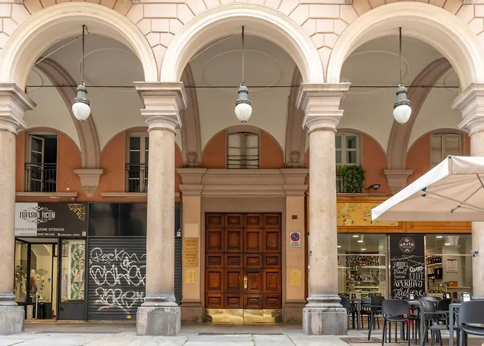 Centro-via Garibaldi Elegante Mansarda Con A/c 아파트 *